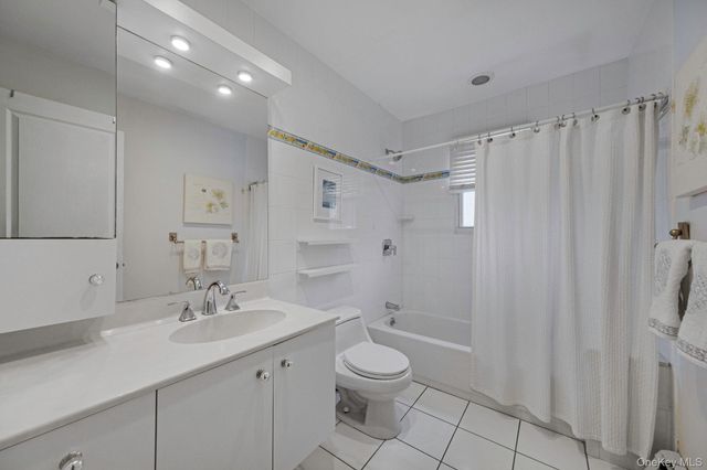 32 San Rafael Avenue, Holbrook, NY 11741