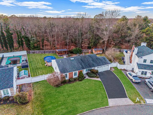 32 San Rafael Avenue, Holbrook, NY 11741