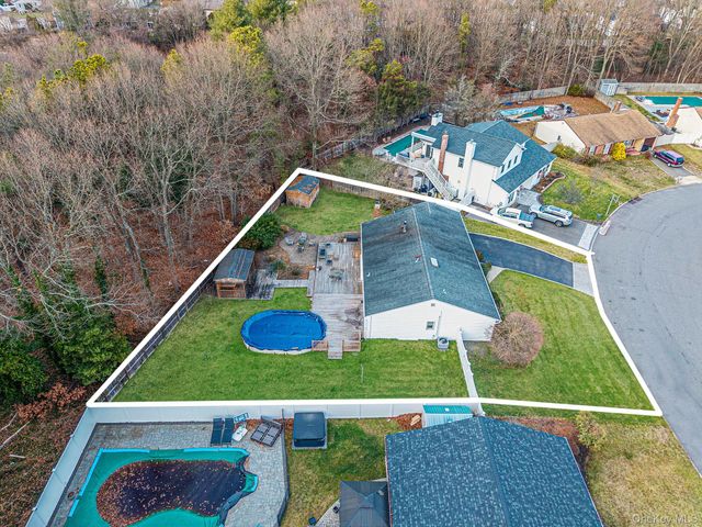 32 San Rafael Avenue, Holbrook, NY 11741