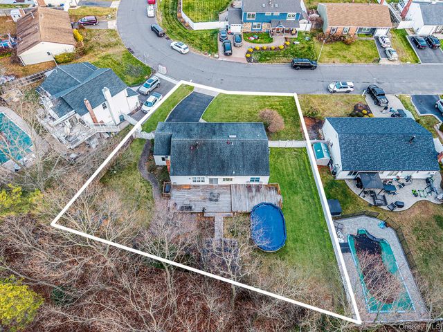 32 San Rafael Avenue, Holbrook, NY 11741