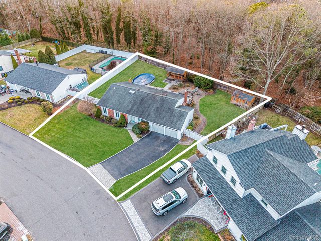 32 San Rafael Avenue, Holbrook, NY 11741