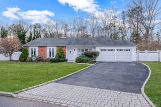 32 San Rafael Avenue, Holbrook, NY 11741