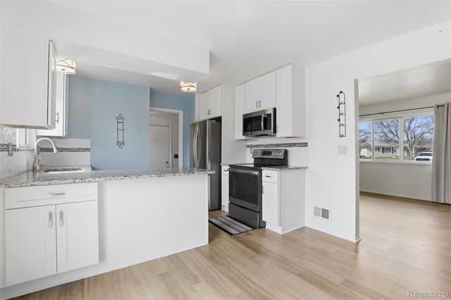 33519 Balmoral Street, Westland, MI 48185