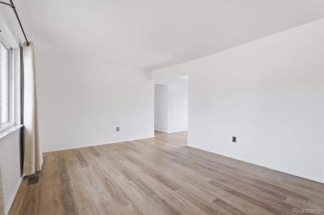 33519 Balmoral Street, Westland, MI 48185