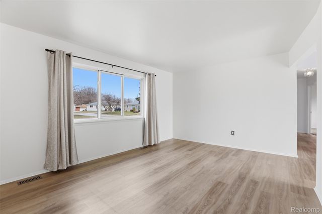 33519 Balmoral Street, Westland, MI 48185