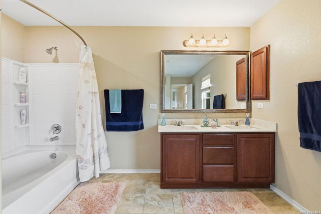 7910 EMMELINE DR, Boerne, TX 78015