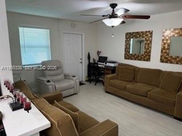 4300 SW 67th Ave 17, Miami, FL 33155