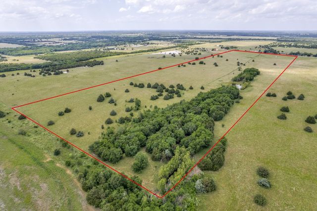 325 Fm 1566 W, Wolfe City, TX 75496