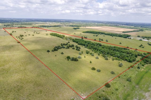 325 Fm 1566 W, Wolfe City, TX 75496