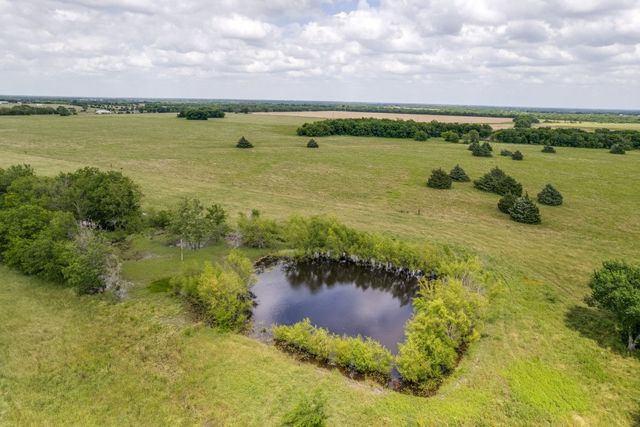 325 Fm 1566 W, Wolfe City, TX 75496