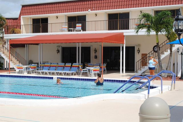 615 Laconia Circle A, Lake Worth, FL 33467