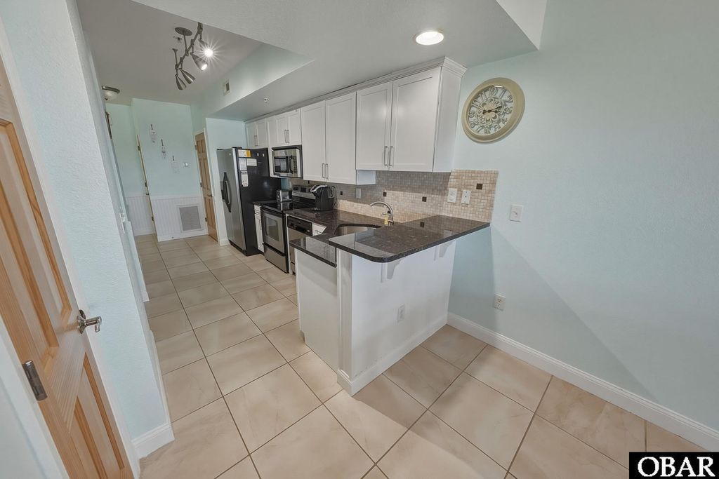 Image 12 of property listing at 815 S Virginia Dare Trail Unit 210, Kill Devil Hills, NC 27948