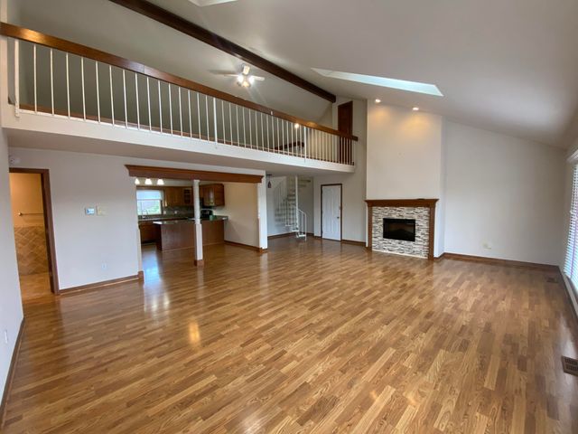 5050 Spinnaker Lane F, Crown Point, IN 46307