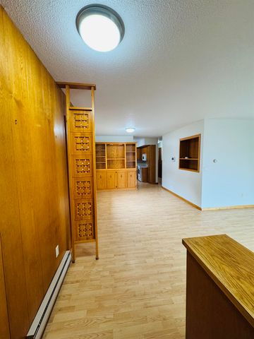 1412 7th St. SW, Minot, ND 58701