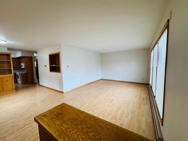 1412 7th St. SW, Minot, ND 58701