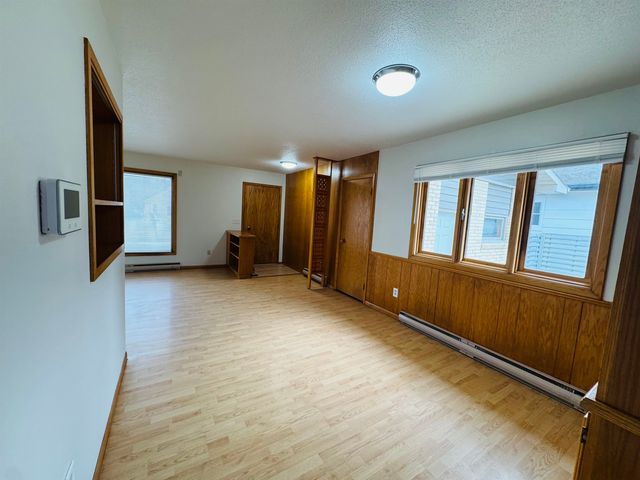 1412 7th St. SW, Minot, ND 58701