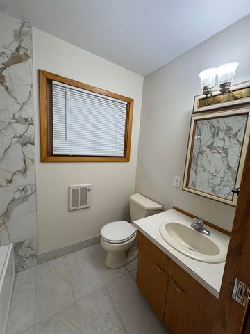1412 7th St. SW, Minot, ND 58701