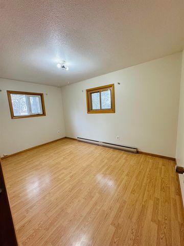1412 7th St. SW, Minot, ND 58701