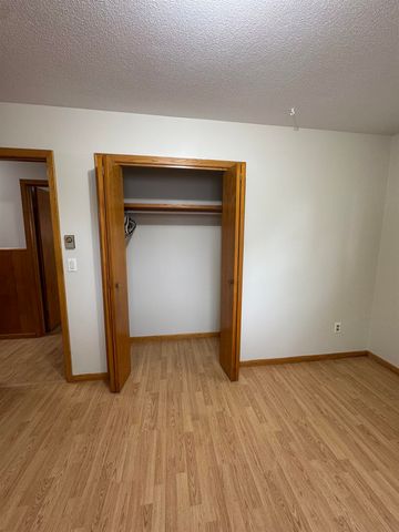 1412 7th St. SW, Minot, ND 58701