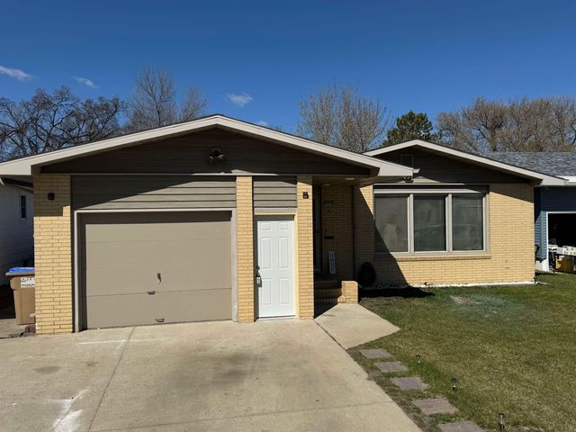 1412 7th St. SW, Minot, ND 58701