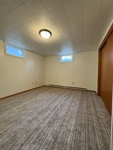 1412 7th St. SW, Minot, ND 58701