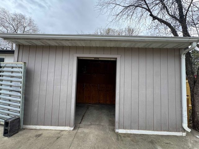 1412 7th St. SW, Minot, ND 58701
