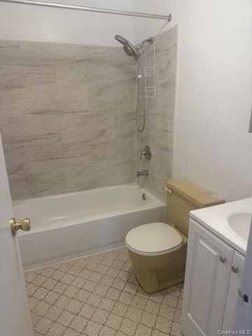 1-72 Parkcenter Drive, Deer Park, NY 11729