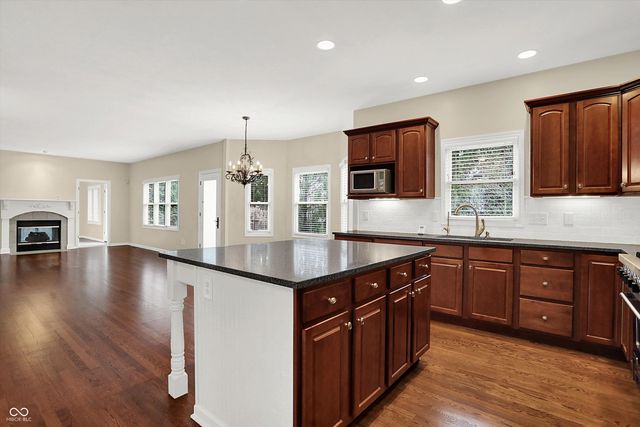 4694 Austin Trace, Zionsville, IN 46077