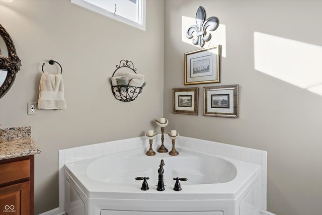 4694 Austin Trace, Zionsville, IN 46077