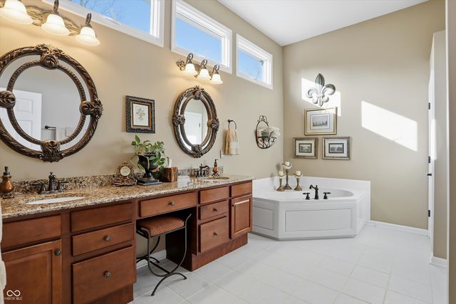 4694 Austin Trace, Zionsville, IN 46077