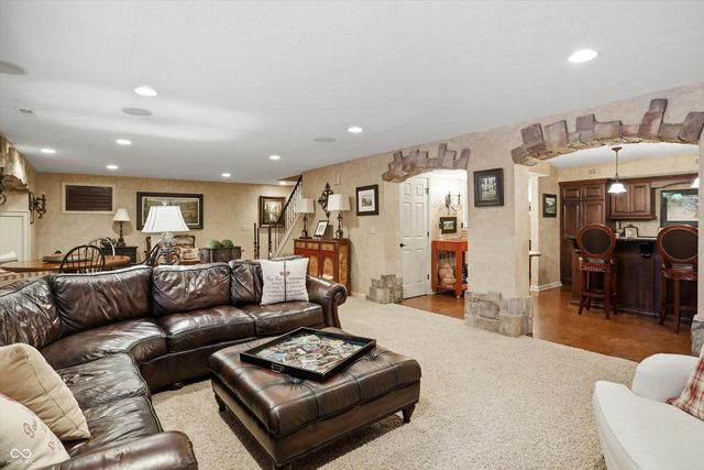 4694 Austin Trace, Zionsville, IN 46077