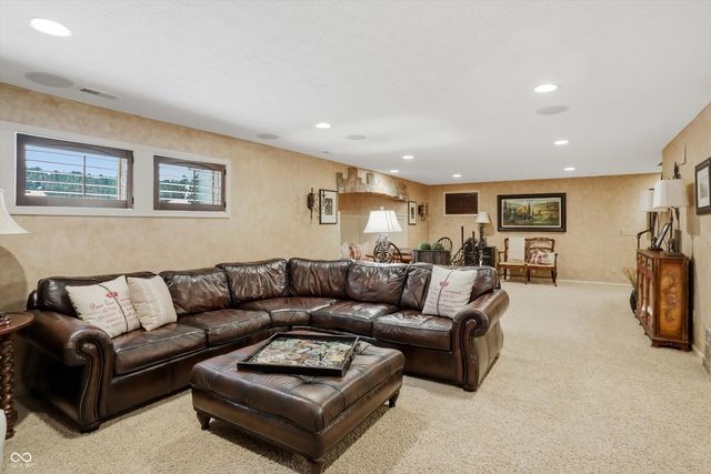 4694 Austin Trace, Zionsville, IN 46077