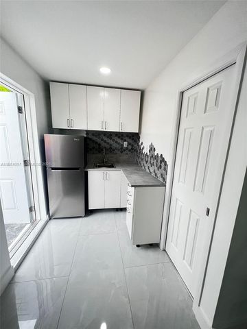 4021 NW 6th St, Miami, FL 33126