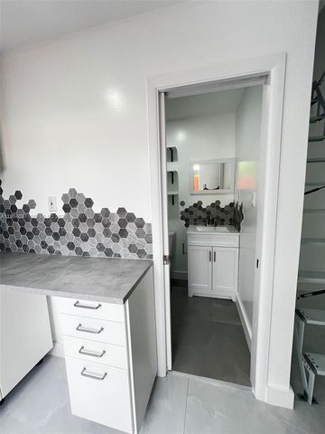 4021 NW 6th St, Miami, FL 33126