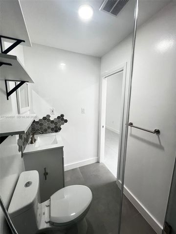 4021 NW 6th St, Miami, FL 33126