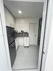 4021 NW 6th St, Miami, FL 33126