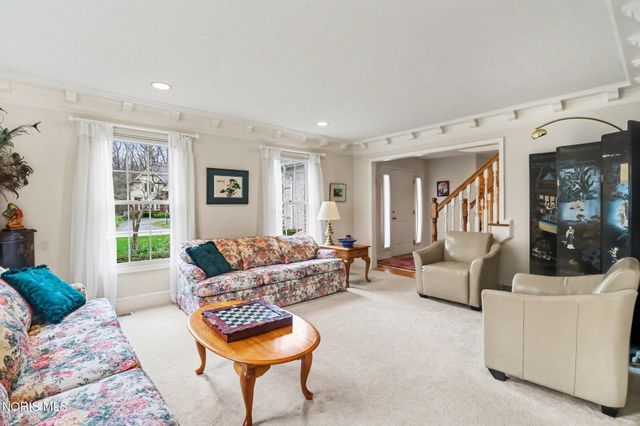 8563 Royal Lythan Lane, Holland, OH 43528