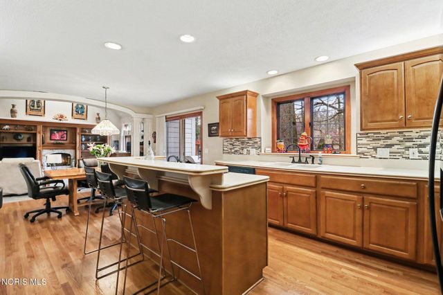 8563 Royal Lythan Lane, Holland, OH 43528