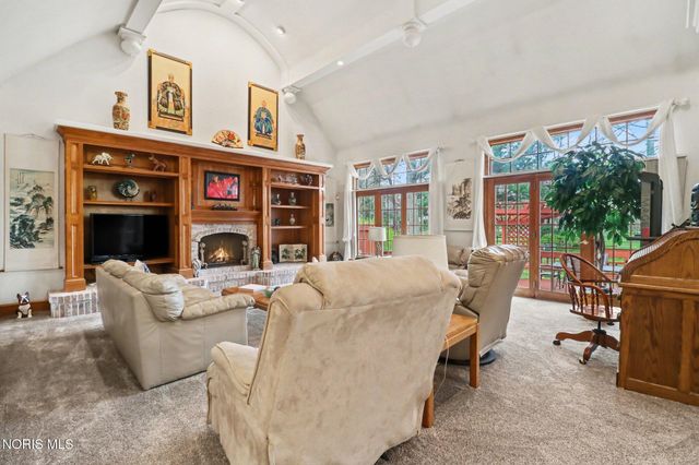 8563 Royal Lythan Lane, Holland, OH 43528