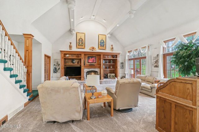 8563 Royal Lythan Lane, Holland, OH 43528