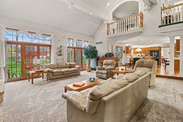 8563 Royal Lythan Lane, Holland, OH 43528
