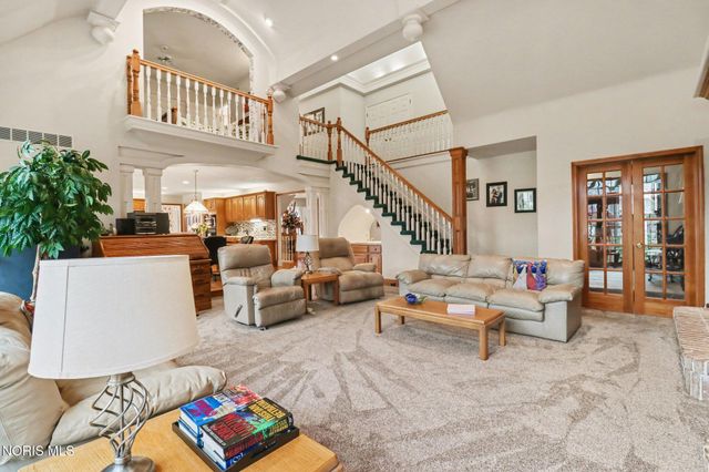 8563 Royal Lythan Lane, Holland, OH 43528
