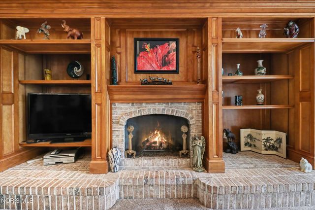 8563 Royal Lythan Lane, Holland, OH 43528