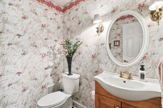 8563 Royal Lythan Lane, Holland, OH 43528