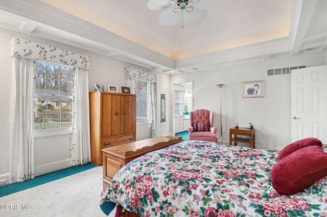8563 Royal Lythan Lane, Holland, OH 43528