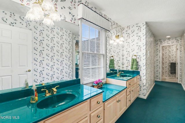 8563 Royal Lythan Lane, Holland, OH 43528
