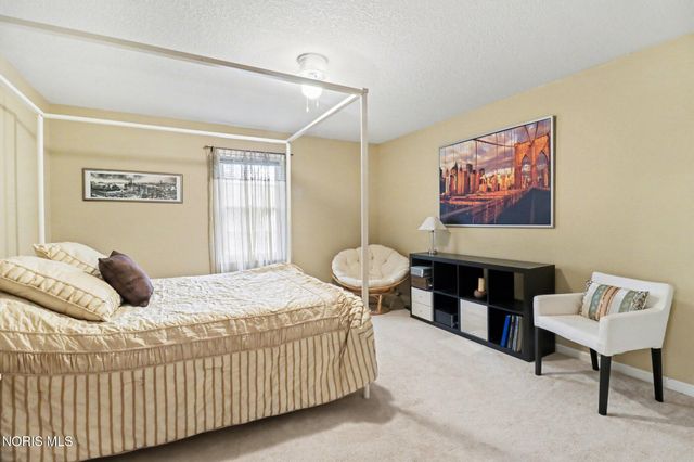 8563 Royal Lythan Lane, Holland, OH 43528