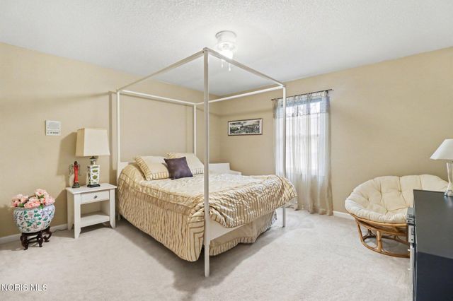 8563 Royal Lythan Lane, Holland, OH 43528