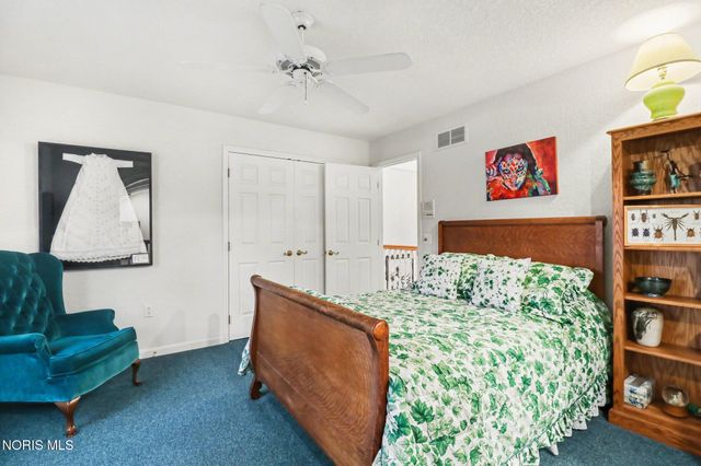 8563 Royal Lythan Lane, Holland, OH 43528