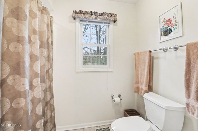 8563 Royal Lythan Lane, Holland, OH 43528